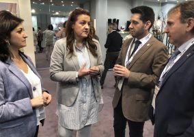 Ampliar información de El Alcalde visita la feria de calzado en Milán junto a la Presidenta del Gobierno y el Consejero de Desarrollo Autonómico.