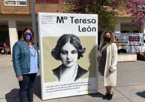 Ampliar información de Hasta el próximo 7 de mayo en la Plaza de España podremos ver la exposición 'Mujeres con historia'