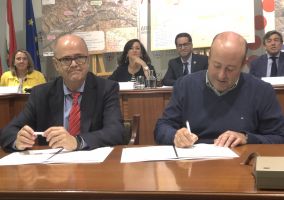 Ampliar información de Firmado el convenio para la mejora con 2,5 millones de euros de la acequia de Mabad