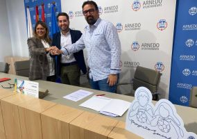 Ampliar información de Ayuntamiento y Escuela de Fútbol de la mano por los menores en situación de vulnerabilidad