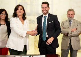 Ampliar información de El Alcalde firma el convenio de cabeceras de comarca por el que Arnedo recibirá 533.000 euros.