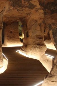 Ampliar información de Cueva de los Cien Pilares. Lunes 10 de abril 11.00 h.