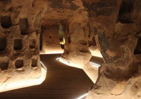 Ampliar información de Cueva de los Cien Pilares. Jueves 25 de abril a las 12.00 h.