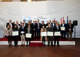 Ampliar información de El Alcalde recoge una distinción del Banco de Alimentos de La Rioja por la gran recogida del año 2018.