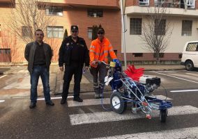 Ampliar información de Presentada la nueva máquina de señalización vial.