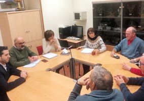 Ampliar información de El director general de Dependencia, Discapacidad y Mayores, Santiago Urizarna, visita el CEPA de Arnedo y el Centro de Día junto al Alcalde.