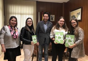 Ampliar información de El Alcalde recibe a las alumnas ganadoras del concurso STARTInnova de La Rioja.