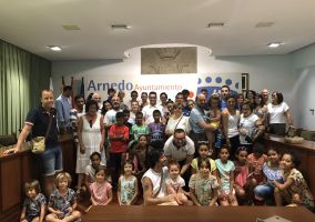 Ampliar información de El Alcalde recibe a los niños y niñas Saharauis acogidos en La Rioja