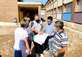 Ampliar información de Las obras de renovación integral de los patios del CEIP Antonio Delgado Calvete avanzan a buen ritmo. 