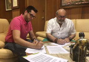 Ampliar información de Firma del convenio con la Asociación de Vecinos del Casco Antiguo