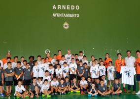 Ampliar información de El alcalde visita el campus de fútbol sala, Sara Iturriaga.