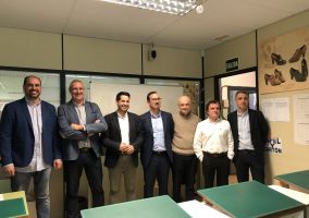 Ampliar información de El Alcalde participa en la inauguración del nuevo aula de patronaje 3D